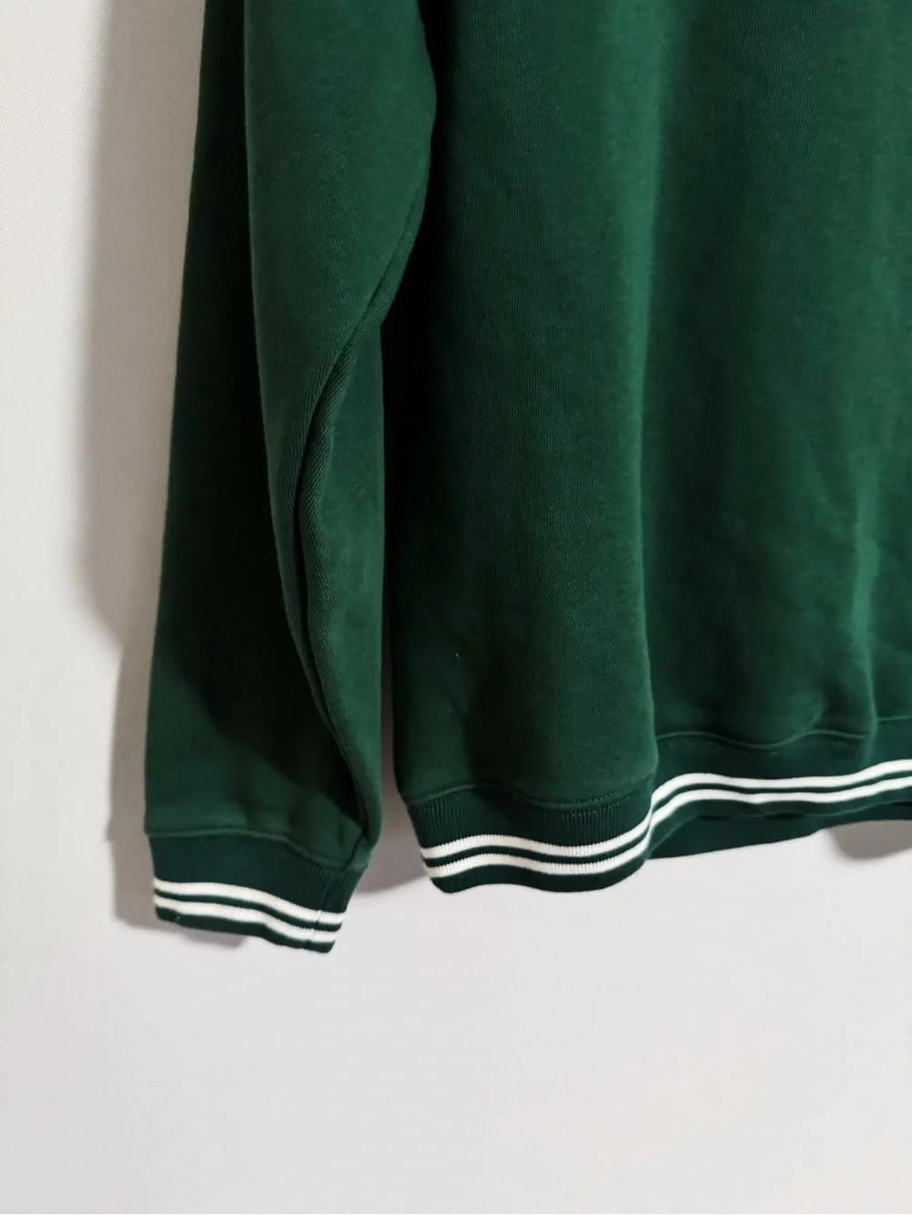 Disney - Green Embroidered Winnie the Pooh Crewneck Sweater